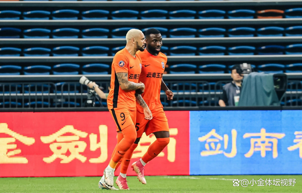 关于清晨欧超杯传出新动向；西汉姆临场应变；管理层表态——态度坚定；赛程密集仍需轮换的信息