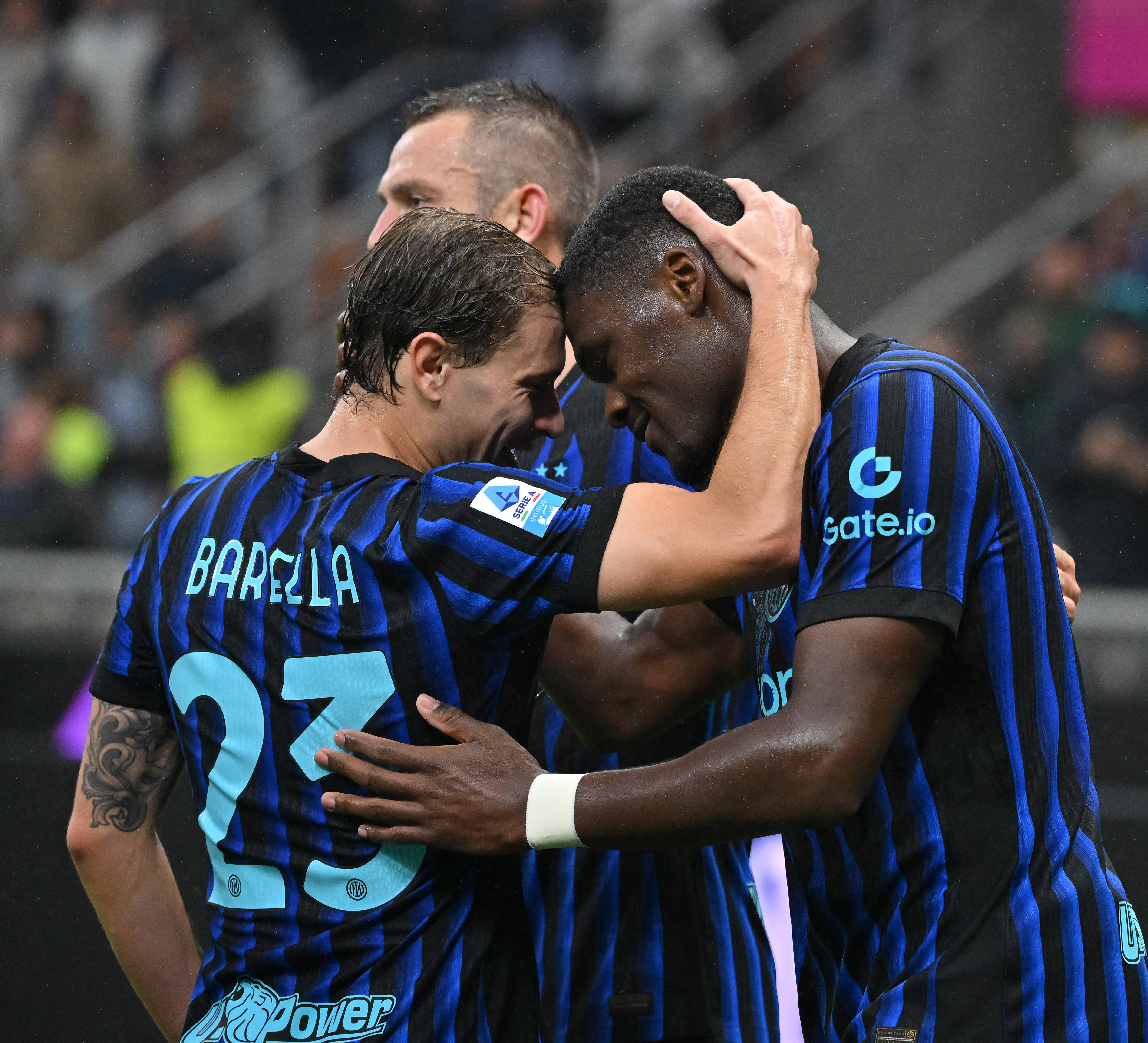 这也行？AC米兰围绕荷甲绝杀压哨斯图加特今夜刷新队史纪录，北京首钢清晨豪取连胜的简单介绍