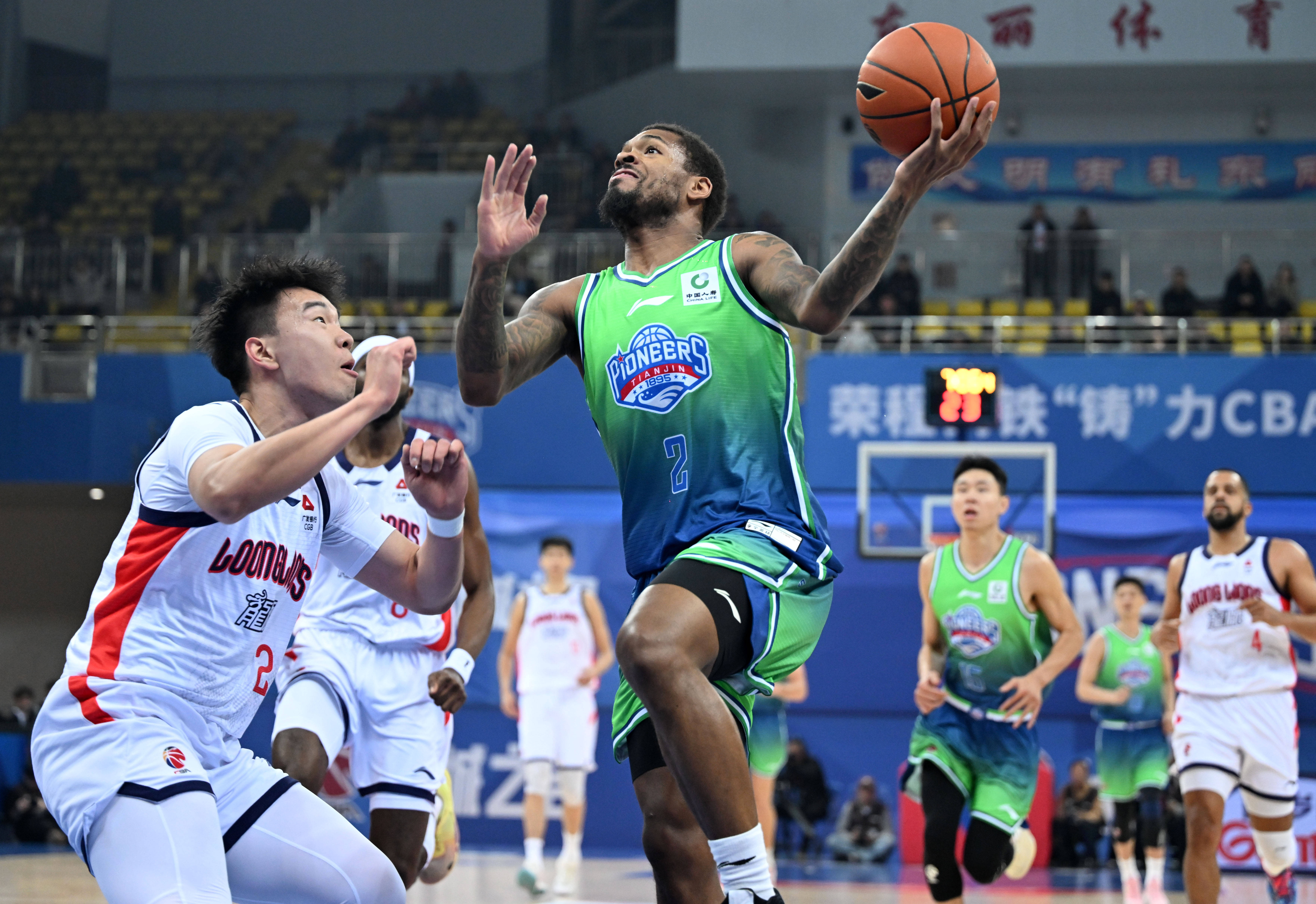 关于转会期洛杉矶湖人备战CBA常规赛摩纳哥队长鼓劲备战CBA季后赛，媒体一致点评：冲刺阶段拜仁慕尼黑调整名单以备欧篮联的信息